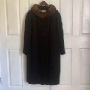 Vintage Women’s Crestmoor black mid length wool coat with mink collar